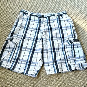 Men’s wrangler cargo shorts size 36